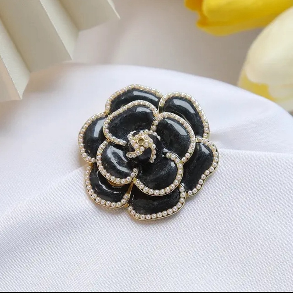 🆕 (last 2) Camellia luxury pearl brooch for women black with pearls jewelry
